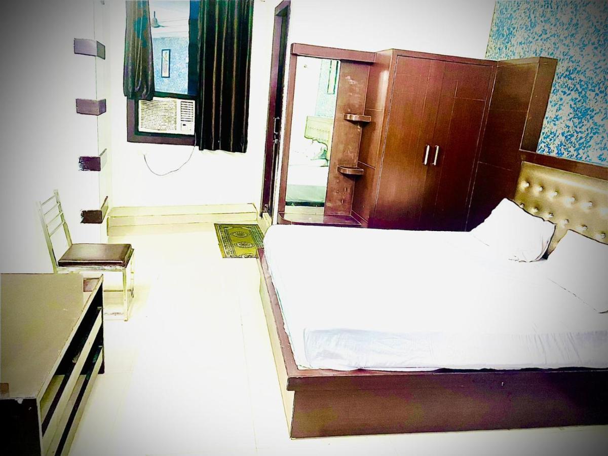Blue Rose International, Family Hotel Agra  Exterior foto
