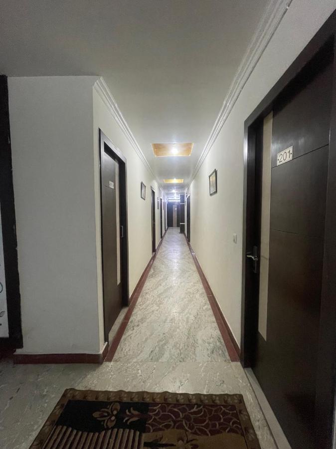 Blue Rose International, Family Hotel Agra  Exterior foto