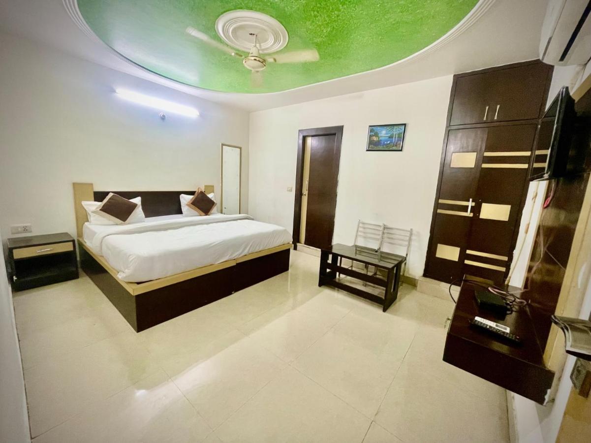 Blue Rose International, Family Hotel Agra  Exterior foto